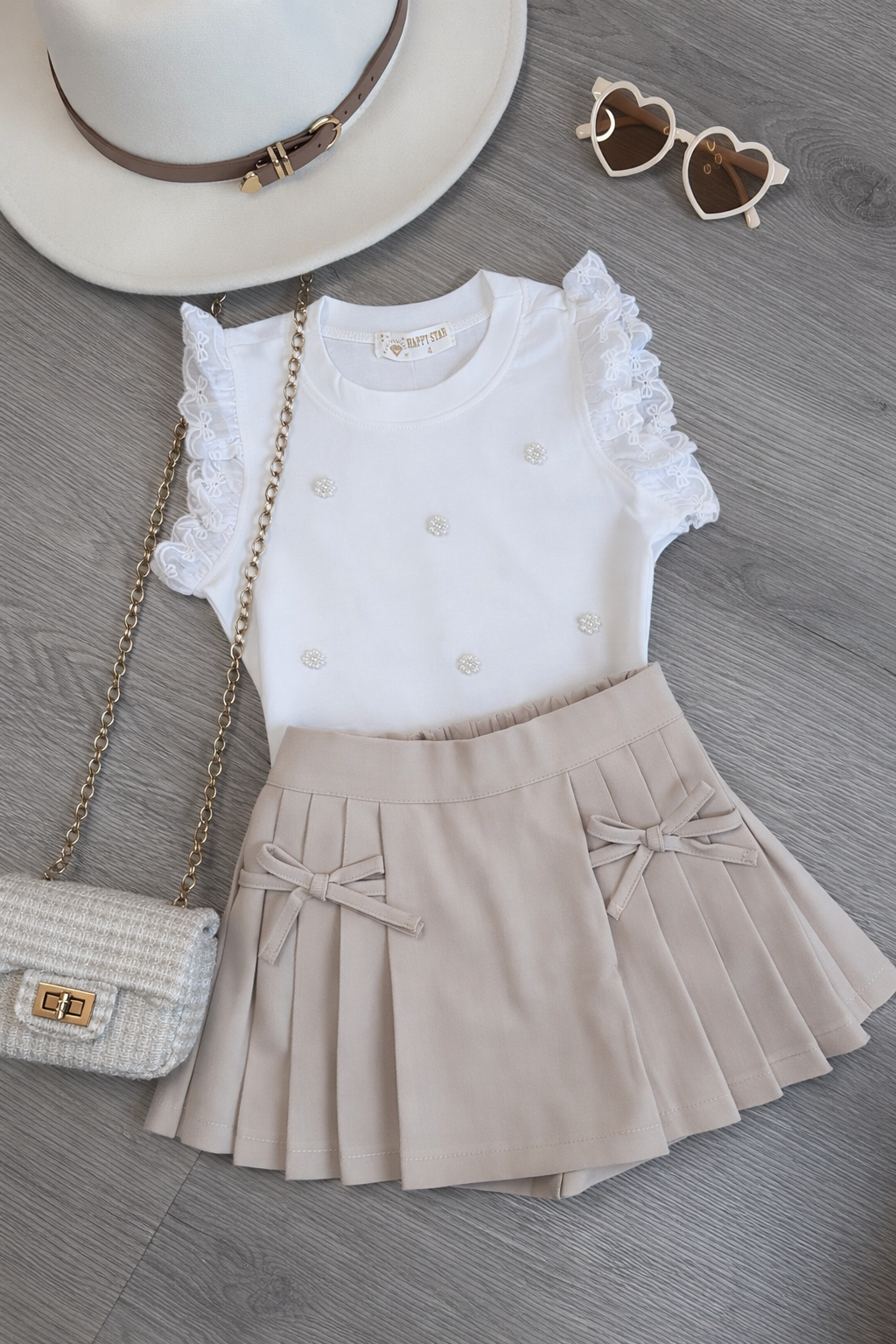 Top - ruffle wit